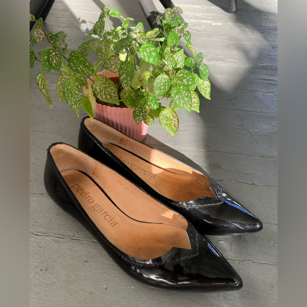Pedro Garcia Black Patent Leather Pointed Toe Flats
Size EU 38 1/2 - Picture 4 of 10